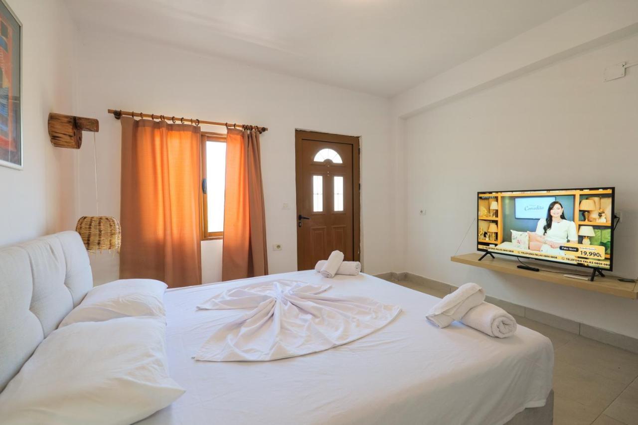 Garden Villa Lake Side & Glamping Ksamil Eksteriør bilde