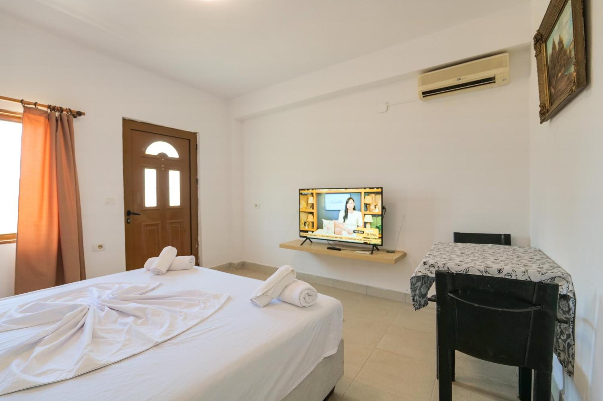 Garden Villa Lake Side & Glamping Ksamil Eksteriør bilde