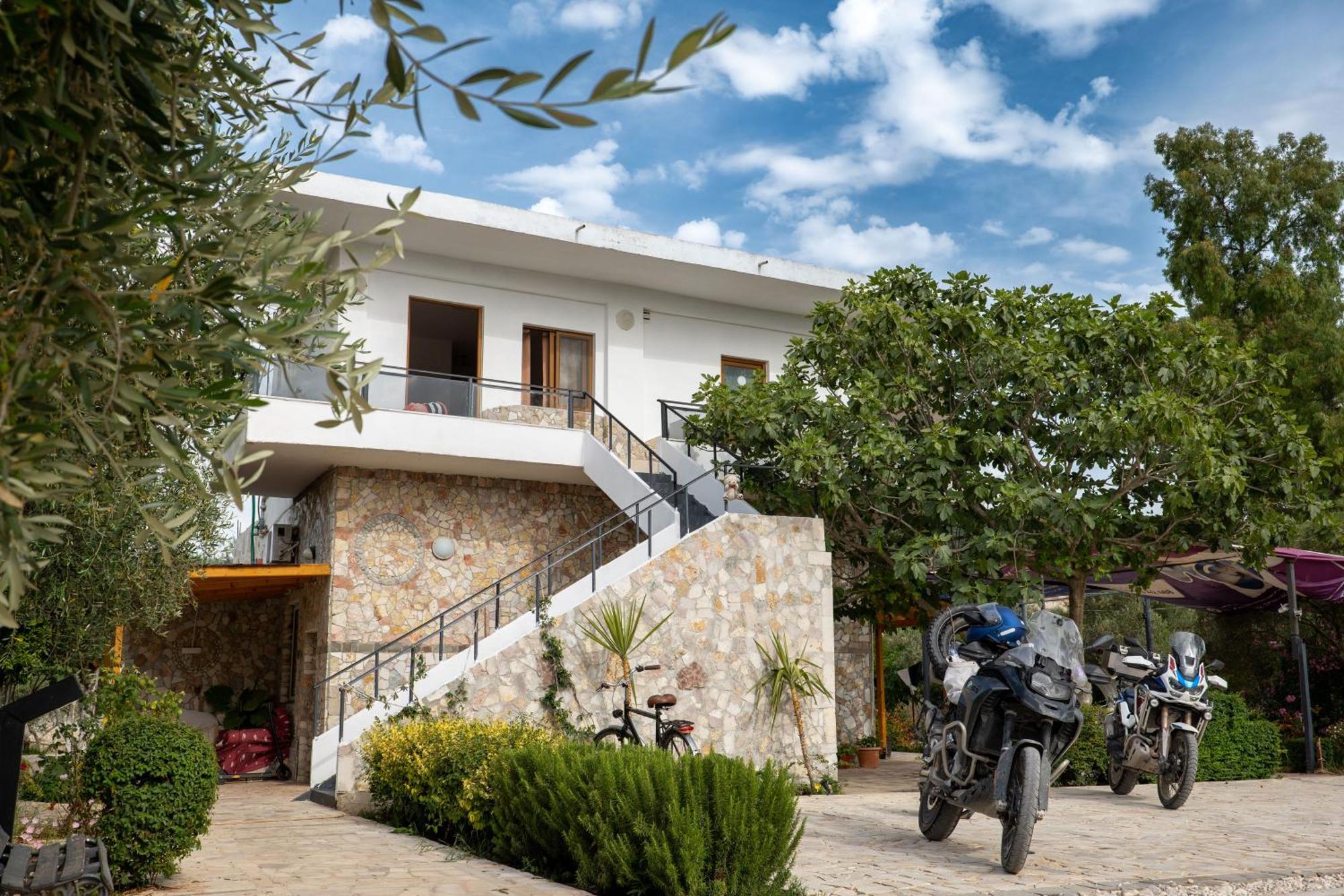Garden Villa Lake Side & Glamping Ksamil Eksteriør bilde