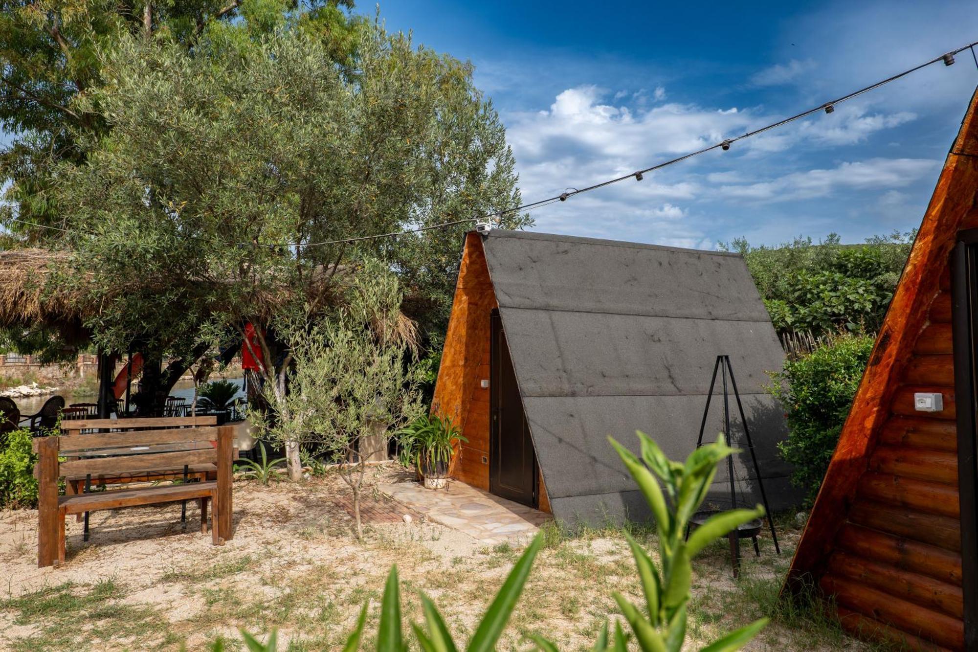 Garden Villa Lake Side & Glamping Ksamil Eksteriør bilde