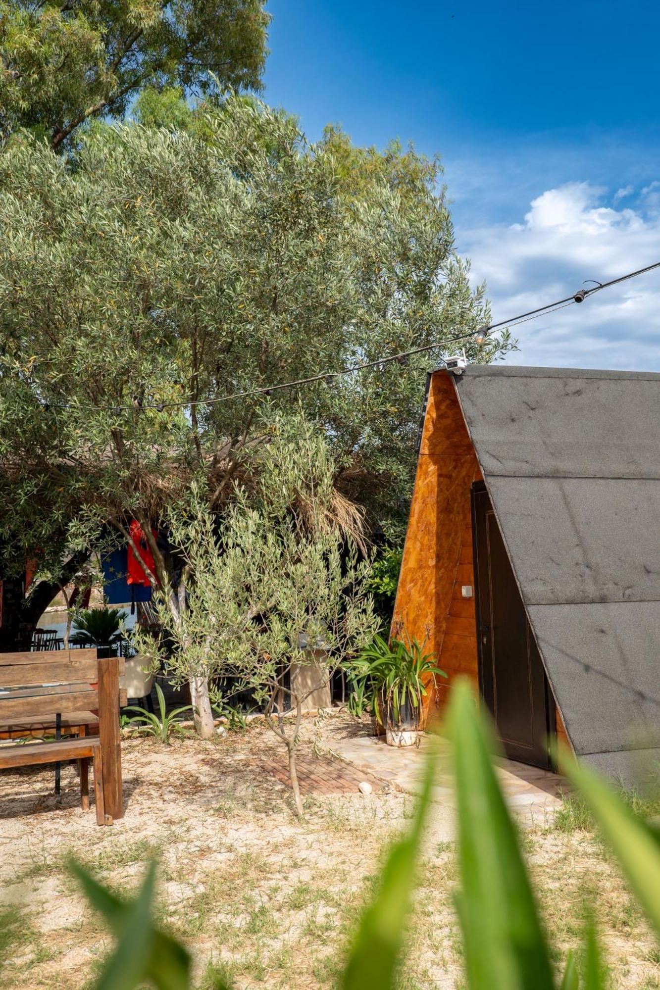 Garden Villa Lake Side & Glamping Ksamil Eksteriør bilde