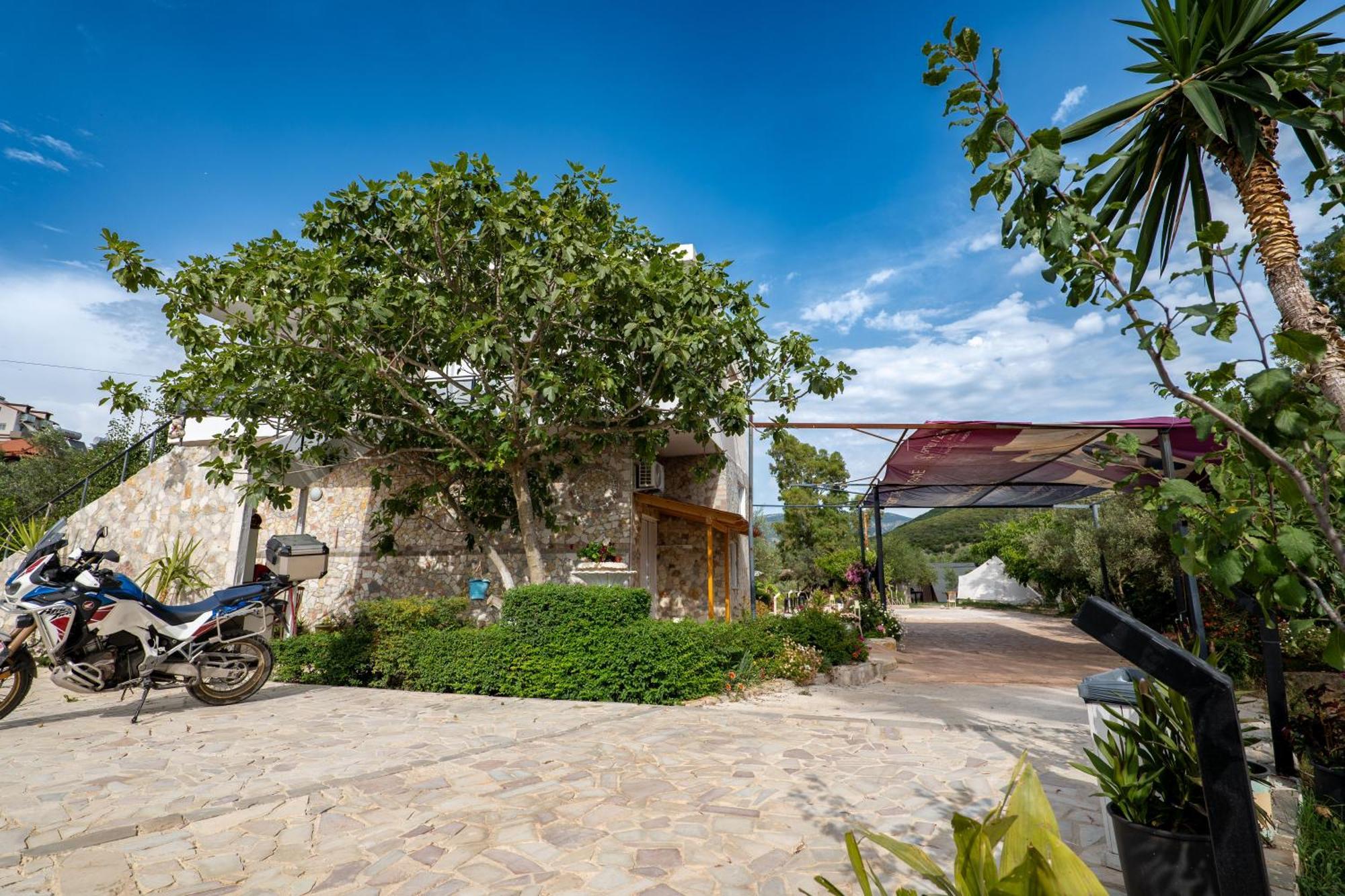 Garden Villa Lake Side & Glamping Ksamil Eksteriør bilde