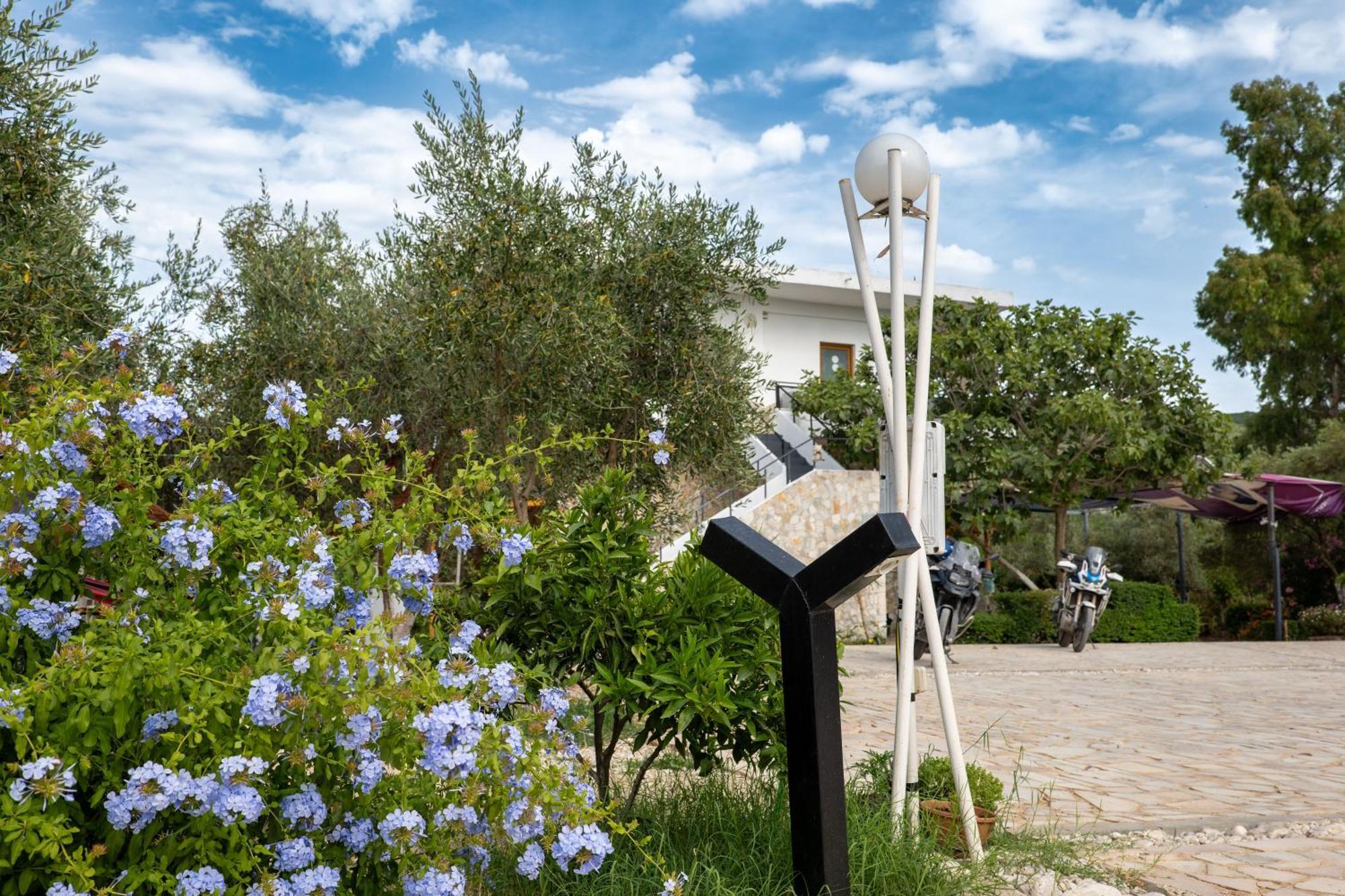 Garden Villa Lake Side & Glamping Ksamil Eksteriør bilde