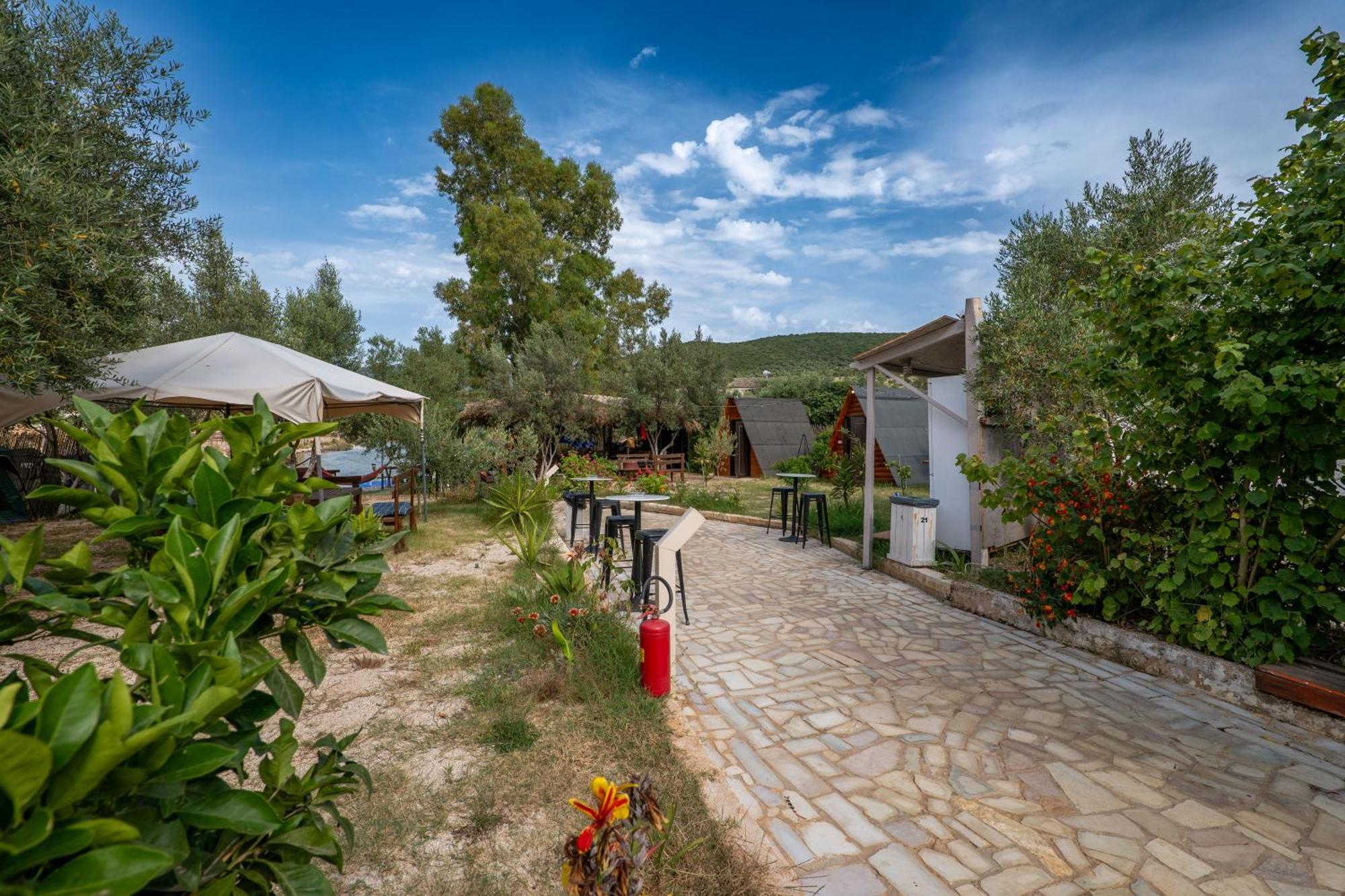 Garden Villa Lake Side & Glamping Ksamil Eksteriør bilde