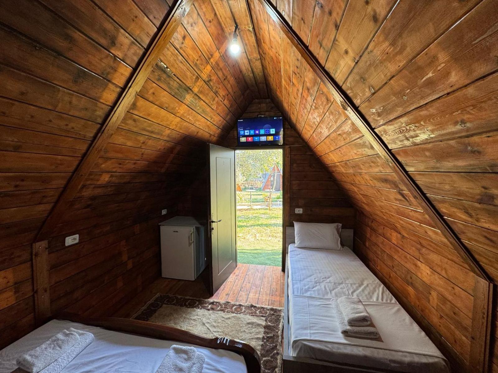 Garden Villa Lake Side & Glamping Ksamil Eksteriør bilde